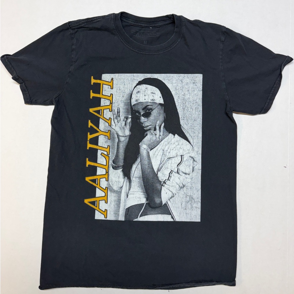 Aaliyah Portrait Black Men’s Medium Graphic T-Shirt